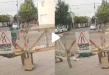 Un joven ciego cayó en un pozo en medio de la vereda y desató una polémica