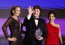 Javier Milei recibió un premio en Washington y defendió su programa económico