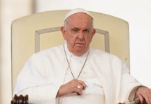 Qué dice el nuevo parte médico del papa Francisco luego de haber sido internado por una bronquitis