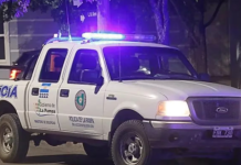 La Pampa: a un hombre se le encajó el auto en un pozo, pidió ayuda y dos ladrones lo asaltaron