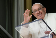 El papa Francisco sufrió otra crisis respiratoria, pero está lúcido: su pronóstico es reservado