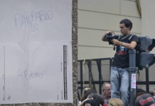 Mejora la salud del fotógrafo herido en la marcha del Congreso: sigue internado pero pudo escribir su nombre
