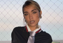 María Becerra presentó su línea de zapatos y deslumbró con su look ejecutiva chic con brillos