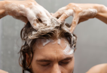 ¿Cada cuánto hay que lavarse el pelo, según los dermatólogos?