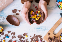 Cómo hacer huevos de pascua caseros en el horno microondas