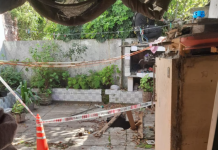 Un hombre fue a buscar a su madre para ir al velorio de su padre y la halló muerta en un pozo del patio de su casa