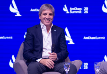 El Gobierno anunciará hoy las medidas para flexibilizar los controles del uso de los dólares “bajo el colchón”