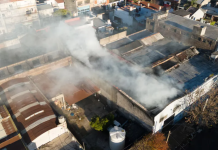 La Matanza: por gran incendio en una fábrica evacuaron a vecinos