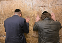 Milei rezó en el Muro de los Lamentos y reiteró su apoyo a Israel
