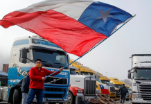 Tensión en la frontera: camioneros chilenos rechazan una tasa que les quieren cobrar para cruzar a Argentina