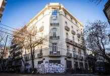 Fuerte operativo de seguridad en la esquina donde vive Cristina
