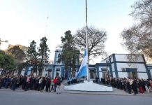 Homenajearon a Alberdi con un izamiento de bandera en el Ministerio de Educación