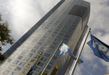 Juicio por YPF: la Argentina presentó un nuevo recurso para evitar entregar correos y mensajes de funcionarios
