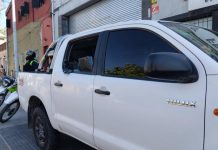 Robaron en una camioneta, huyeron y los atraparon a las pocas cuadras