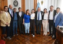 Jaldo recibió a la taekwondista Karla Castro, que viajará al mundial de Italia