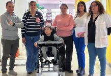 Jaldo se la había prometido: entregaron la silla postural a un nene con parálisis cerebral