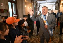 Estudiantes de la Escuela Esteban de Lucca visitaron la Casa de Gobierno y fueron recibidos por el gobernador Jaldo