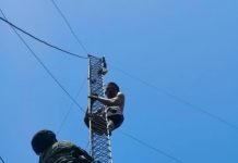 La capacitación policial fue clave para rescatar a un detenido subido a una antena