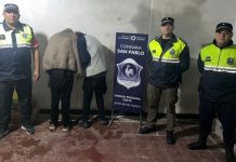 Aprehenden a dos jóvenes que intentaron robar una moto con armas blancas