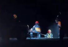 Hallaron un cuerpo atado y envuelto en una frazada mientras flotaba a metros de una playa en Chubut