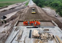 Avanza la construcción de un nuevo puente en Leales