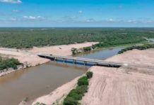 El cuerpo de Aníbal Ledesma, el joven tucumano desaparecido en el Río Dulce mientras pescaba este lunes a la siesta, fue hallado alrededor de las 14 horas de hoy en Villa Atamisqui y en este momento es trasladado a la Morgue Judicial para su correspondiente autopsia. La preocupación comenzó este lunes a la tarde, luego de que testigos informaran que el joven de 24 años habría perdido el equilibrio mientras pescaba en Tasigasta, departamento Atamisqui, y no pudo salir por sus propios medios. A partir de ese momento, el GER desplegó un importante operativo policial que contó con la intervención de la División Criminalística y efectivos de la Comisaría Comunitaria 20.