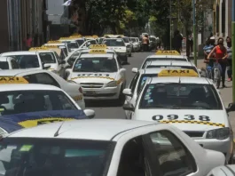 Exceso de taxis en la capital tucumana: hay cuatro veces más de lo aconsejado