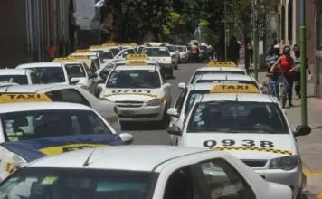 Exceso de taxis en la capital tucumana: hay cuatro veces más de lo aconsejado