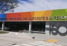 Activaron un pedido de captura contra un hombre acusado de fracturarle el brazo a su bebé y agredir a su pareja