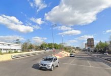 Con disparos al aire y motos rugiendo: así despidieron en Lanús al delincuente que murió baleado por un policía porteño