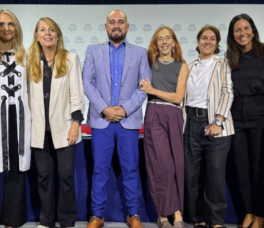 Debate sobre el impacto de la economía plateada en el empleo argentino: “El talento no tiene edad”