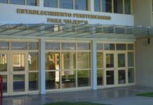 Ocho guardias de la cárcel de Bouwer fueron detenidas por atacar a golpes a un interno trans