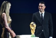 Scaloni habló tras el sorteo del Mundial: la explicación de los guantes que usó para llevar la Copa y los posibles cruces
