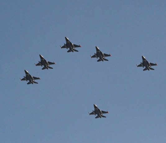 Video: así fue el recorrido aéreo de los F-16 sobre la Ciudad de Buenos Aires