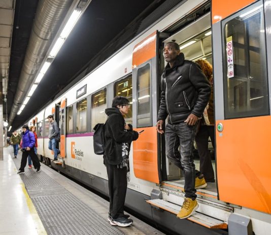 Por qué viajar en tren no requiere cinturón de seguridad, según expertos