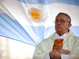 El colaborador más cercano del papa Francisco reveló por qué no visitó Argentina durante su pontificado