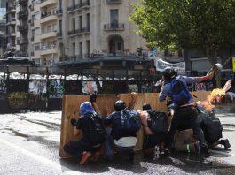 El Gobierno denunció por actos de terrorismo a los responsables de la violencia afuera del Congreso