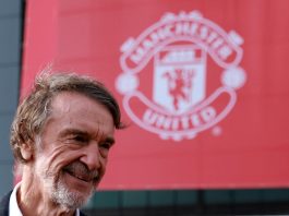 Las declaraciones del dueño del Manchester United sobre la inmigración en Reino Unido que lo obligaron a pedir disculpas