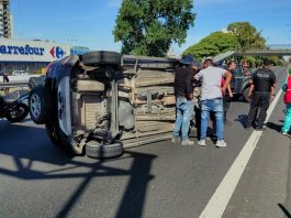 Otro choque en la General Paz: una camioneta volcó y cortó todo el tránsito