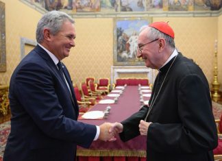 Pablo Quirno se reunió con el Secretario de Estado del Vaticano e invitó nuevamente al Papa León XIV al país