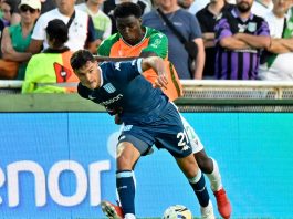 Racing confirmó que Valentín Carboni se rompió el ligamento cruzado de una rodilla y será operado