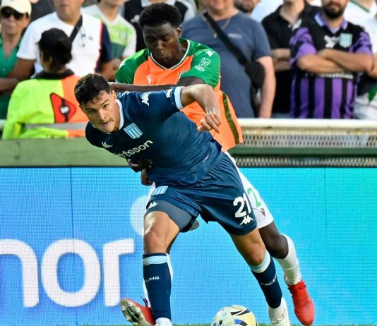 Racing confirmó que Valentín Carboni se rompió el ligamento cruzado de una rodilla y será operado