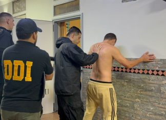 Está condenado por un doble crimen y lo acusan de estafar a un jubilado desde la cárcel