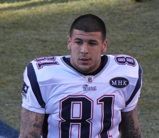 La abrupta caída de Aaron Hernández: de super estrella de la NFL a convertirse en un criminal preso de una enfermedad