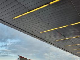 Una discusión por el volumen de la música en el aeropuerto de Mendoza terminó a los golpes: hay un detenido y un herido