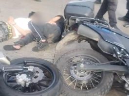 Dos adolescentes de 12 y 16 años resultaron heridos tras robar una moto y ser perseguidos por la policía