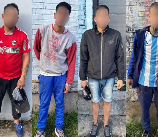 El impresionante arsenal de armas blancas en medio de una ranchada en Parque Chacabuco: hay 4 detenidos