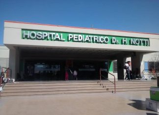 Un bebé está internado en estado crítico tras ser violentado durante meses y detuvieron a su padrastro