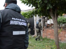 Un hombre apuñaló a su pareja frente a sus hijos e intentó quitarse la vida antes de ser detenido en Salta