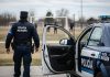 Los descubrieron merodeando por el Parque Industrial de Neuquén, quisieron escapar y chocaron contra un poste